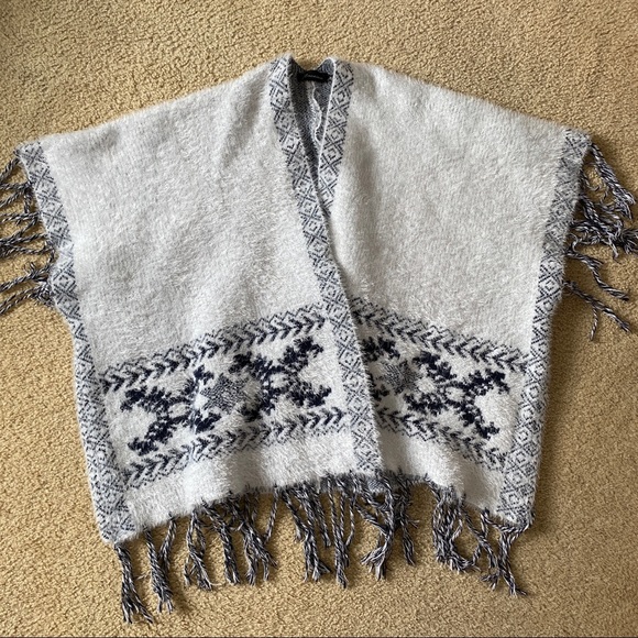 Maccine Shawl/Poncho - Picture 1 of 8